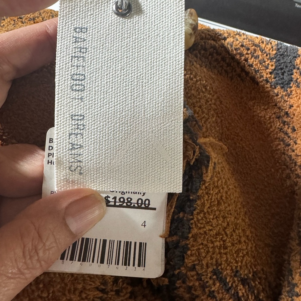 Barefoot Dream cozychic fringe plaid hooded poncho  honey/carbon one size NWT - Picture 10 of 13